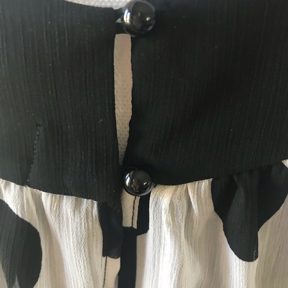 NWT! Black & White Pok-a-Dot Top - Picture 4 of 4